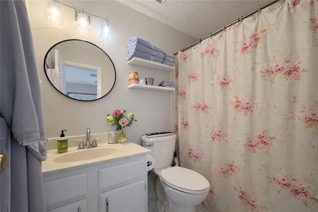 Building Photo - 1401 Wedgewood Ct