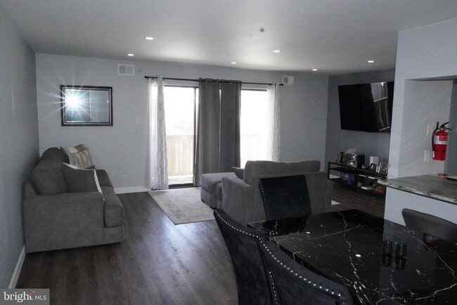 Building Photo - 704 The Woods