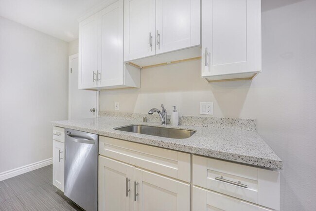 Building Photo - 4719 Snead Dr