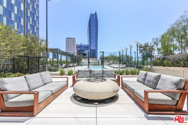 Building Photo - 889 Francisco St