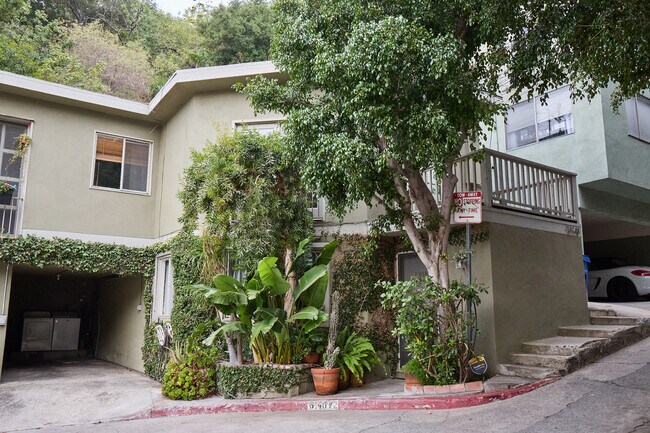 Building Photo - 6148 Glen Holly St