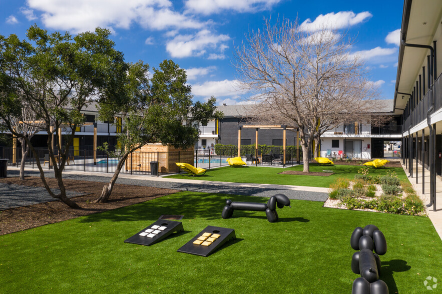 A Courtyard Oasis for Humans & Canines - Primrose HAUS