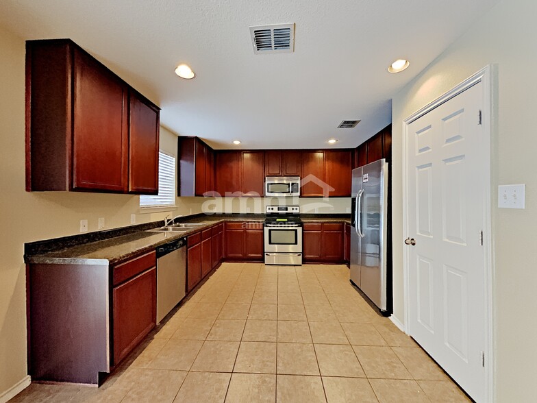 Building Photo - 455 Dolly Dr