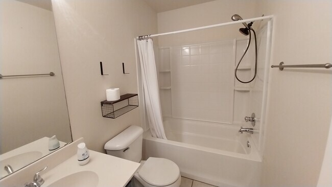Building Photo - 18116 Viento Dr