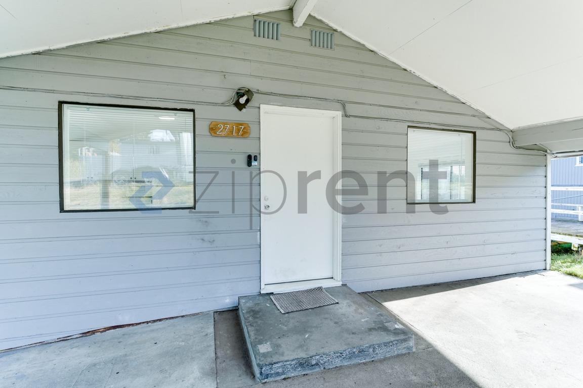 Building Photo - 2717 S 125th St