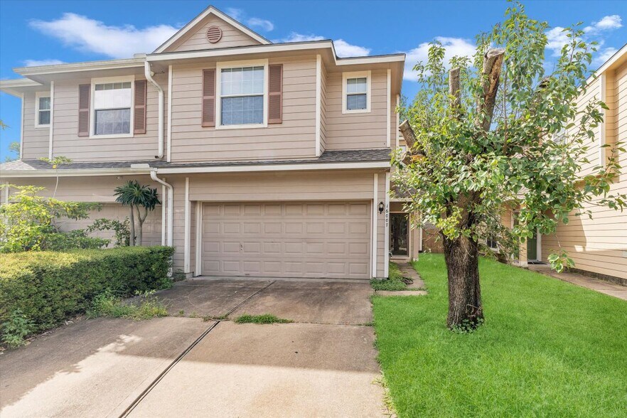 Building Photo - 16007 Sandy Path Ln