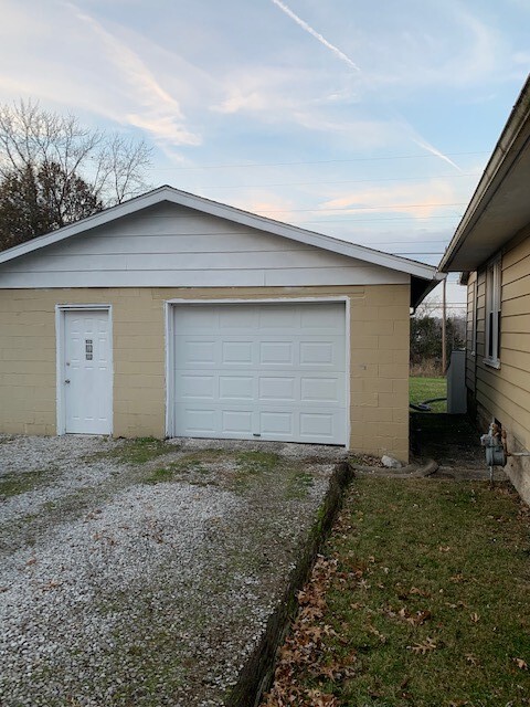 oversized detatched one car garage, plenty of room for parking - 704 W Cherokee Dr