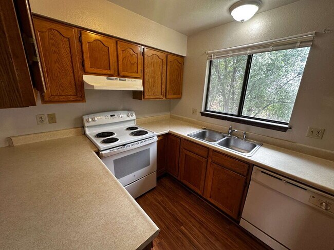 Building Photo - "Charming 2-Bed Condo Retreat in Colorado ...