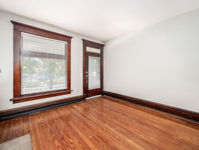 Building Photo - 1230 Indianola Ave