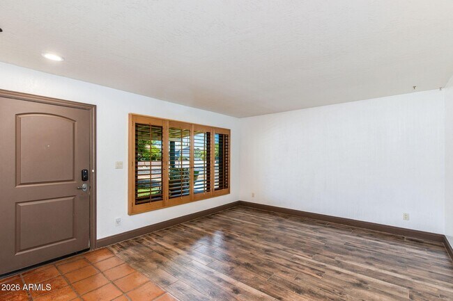 Building Photo - 2429 E Dahlia Dr