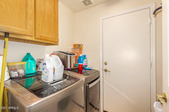 Building Photo - 542 S Cholla St
