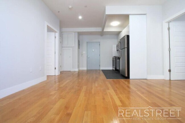 Building Photo - 2 bedroom in ELMHURST NY 11373