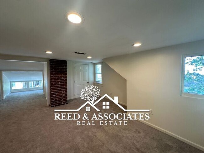 Building Photo - Spacious 5-Bedroom - Copper Young Area