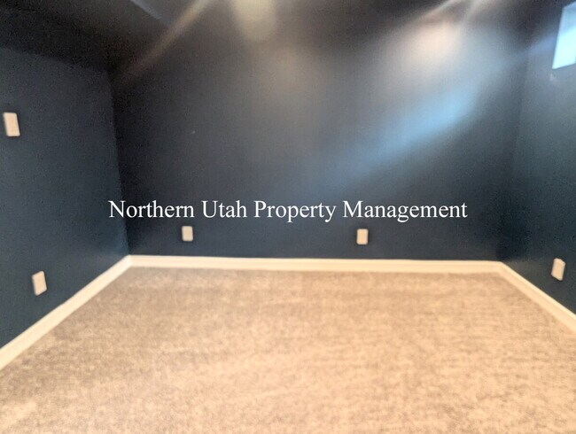 Building Photo - East Bench 5 Bed, 2 Bath