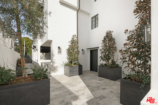 Building Photo - 7914 Norton Ave