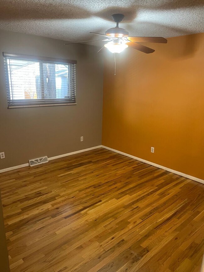 Building Photo - Charming and Updated 3 bed w/ Basement home in fantastic location!
