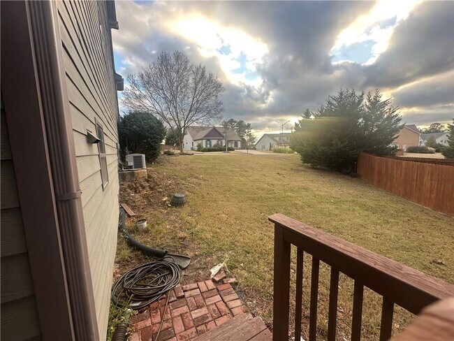 Building Photo - 61 Longwood Ct