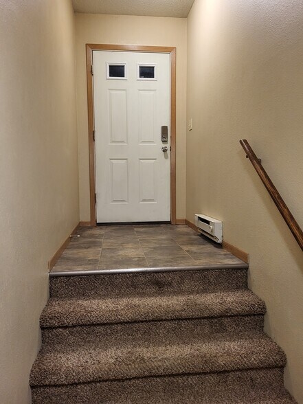 Building Photo - 3043 18th St S