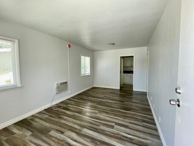 Building Photo - 1142 N Madison Ave