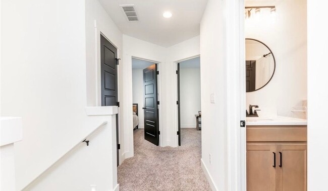 Building Photo - 3BR/2.5BA Home for Rent in Jeffersonville!  Two Car Attached Garage!