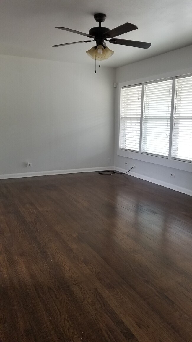 Building Photo - 420 Storeywood Dr