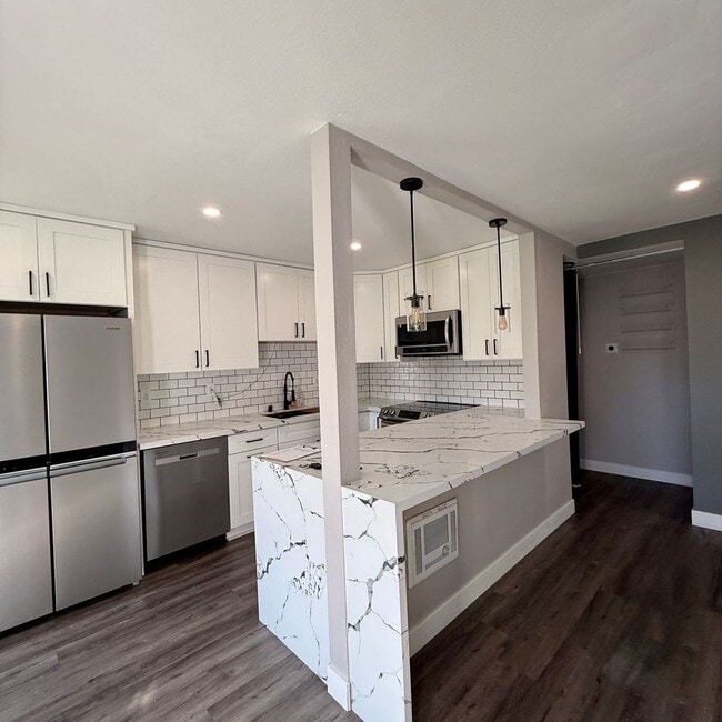 Building Photo - Stunning 2 bedroom, 1.5 bathrooms, 2 story townhouse for rent in Allure Condos in Serra Mesa!