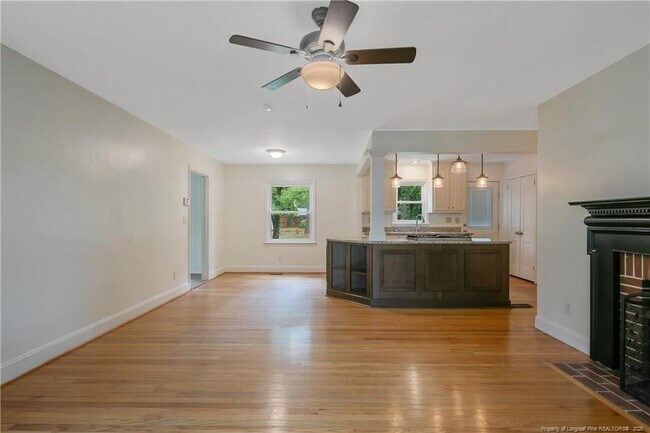 Building Photo - 415 Vista Dr