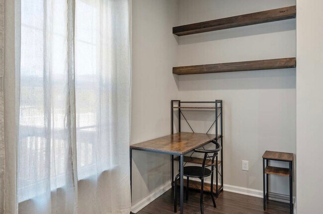 Building Photo - 337 Roche Dr