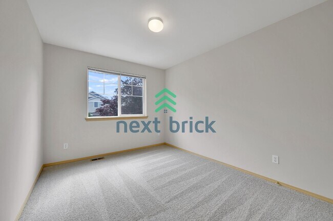 Building Photo - Spacious 5-Bed Home in Lynnwood with 2.5 Baths – Your Ideal Family Retreat!