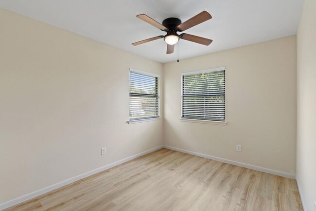 Building Photo - 609 Aspen Ln