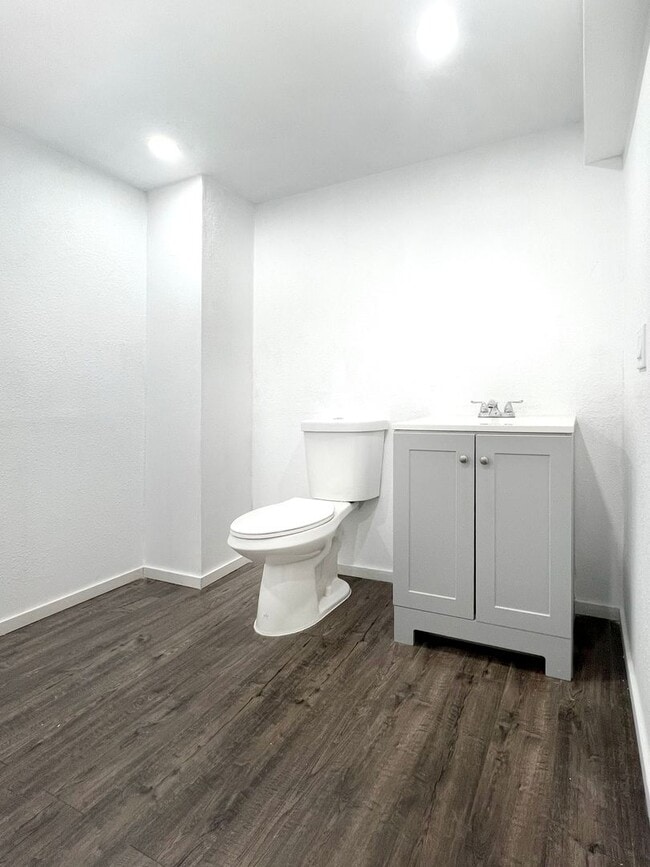 Building Photo - Coastal Charm Near Redondo Beach – 3BR/2.5...