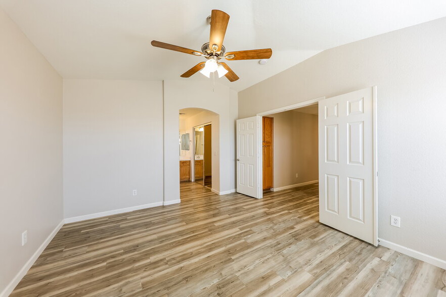 Building Photo - 14252 W Cora Ln