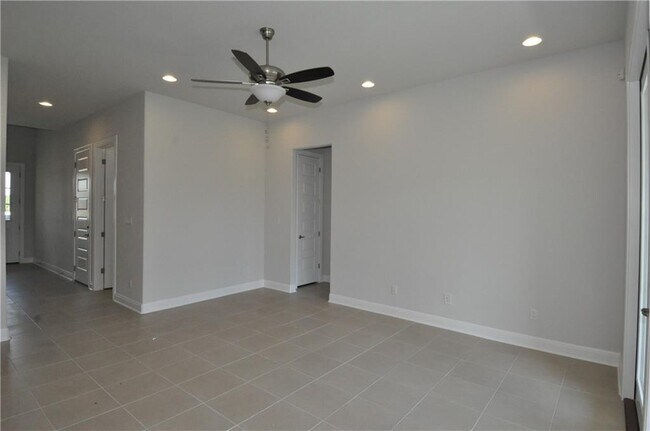 Building Photo - 3750 E Palm Valley Blvd