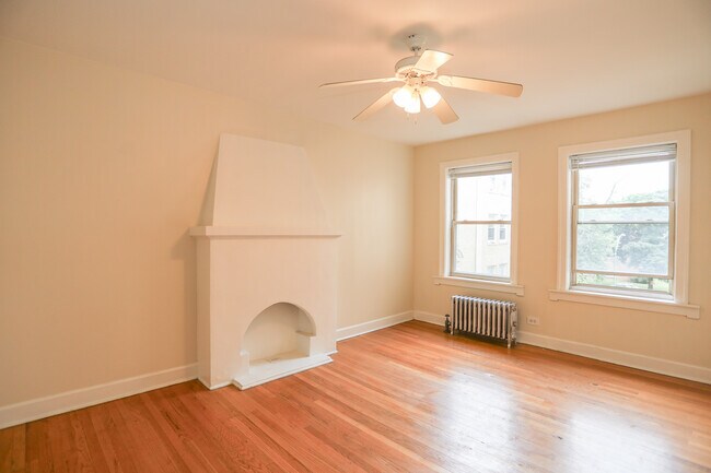 Building Photo - 2236 W Farwell Ave