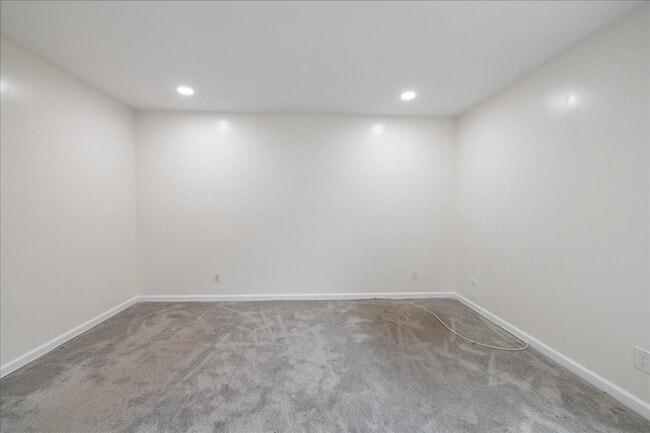 Building Photo - 4000 Gypsy Ln