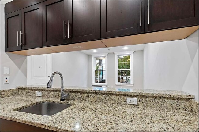 Building Photo - 100 Tidewater St