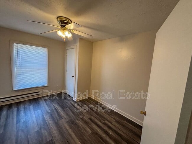 Building Photo - 829 Maple Ave