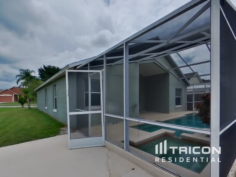 Building Photo - 5740 Rywood Dr