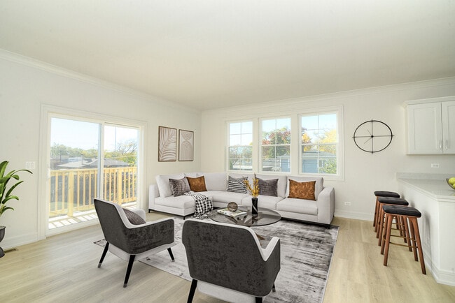 Building Photo - 214 N Walnut St