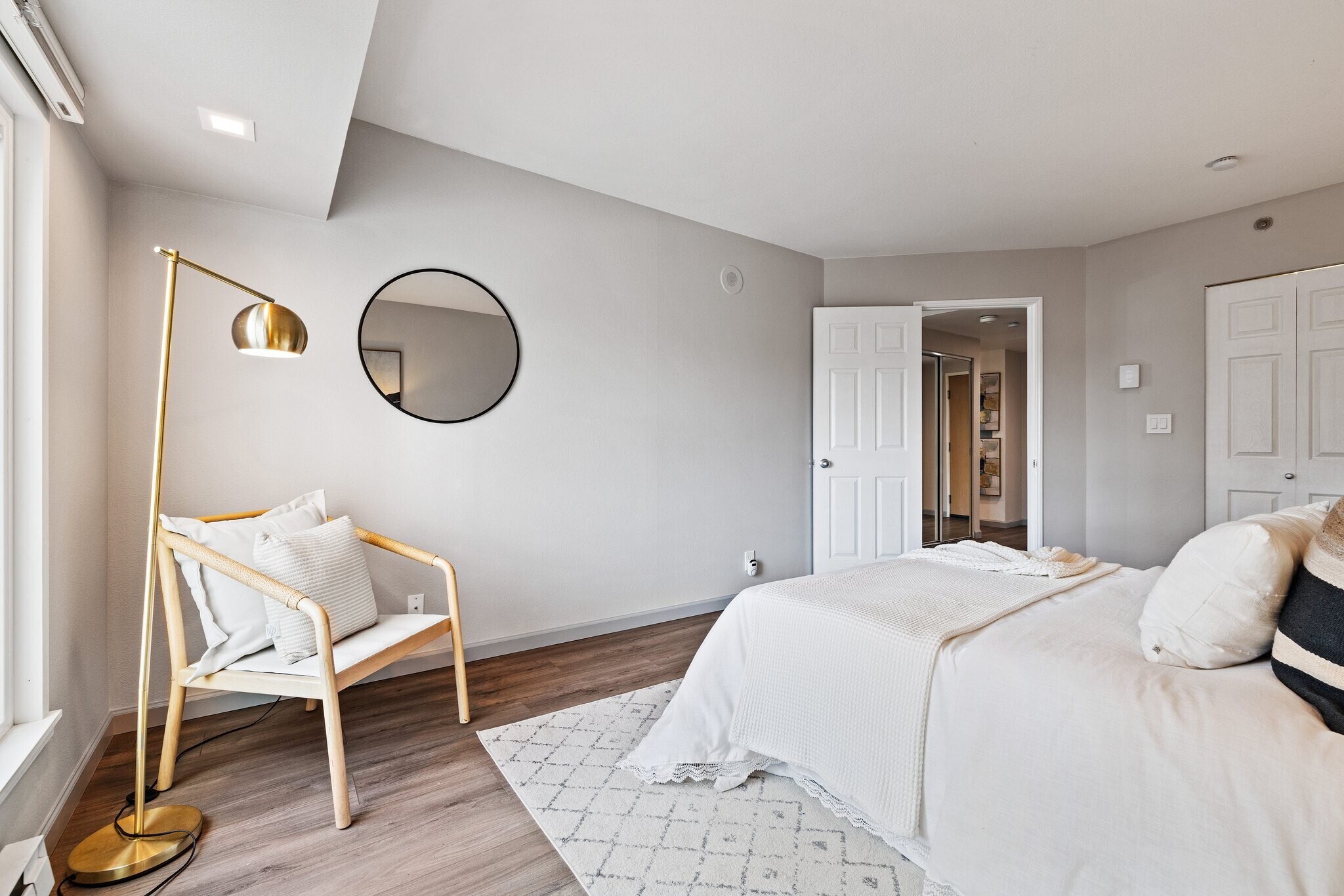 Building Photo - 121 Vine St