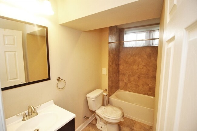 Building Photo - Updated 3bd/2ba Hampden Rowhome w/ CAC, W/...