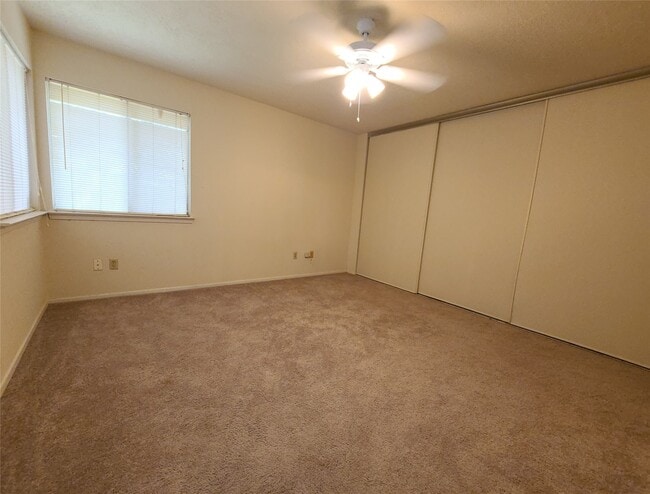 Building Photo - 11166 Thunderhaven Dr