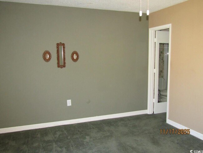 Building Photo - 928 Villa Dr