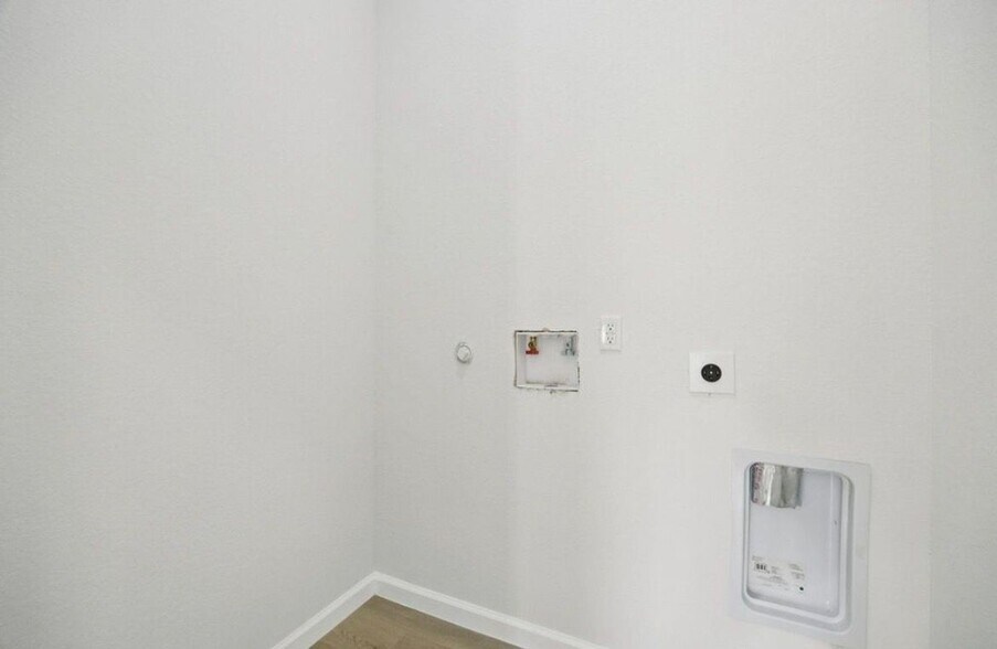 Building Photo - 422 New Hampshire St