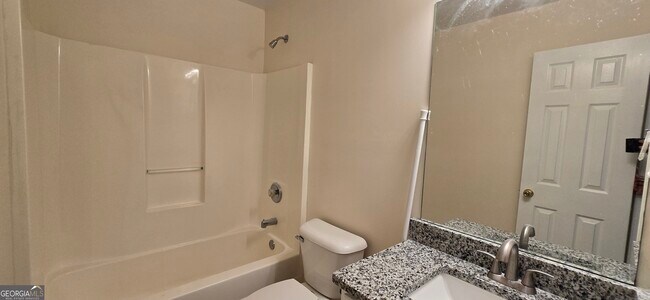Building Photo - 2 Mill Ridge Pl