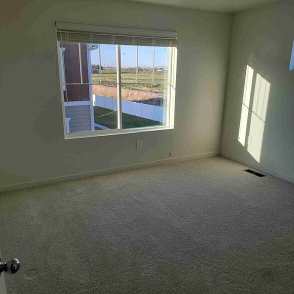 Building Photo - 323 Condor Wy