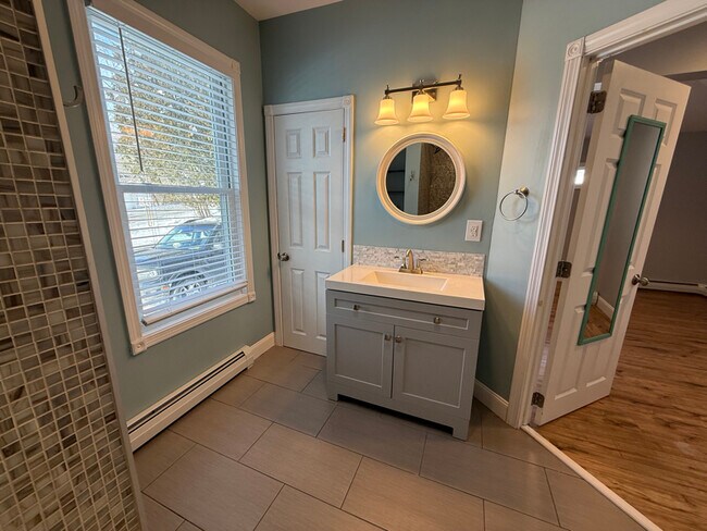 Building Photo - 672 Lisbon St