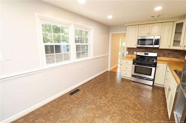 Building Photo - 1009 Dogwood Ln