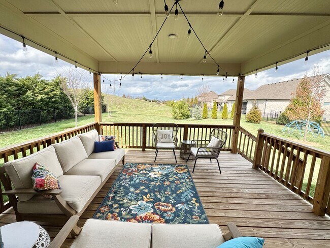 Building Photo - 4 Bedroom Home with Office in Walking Distance to Schools