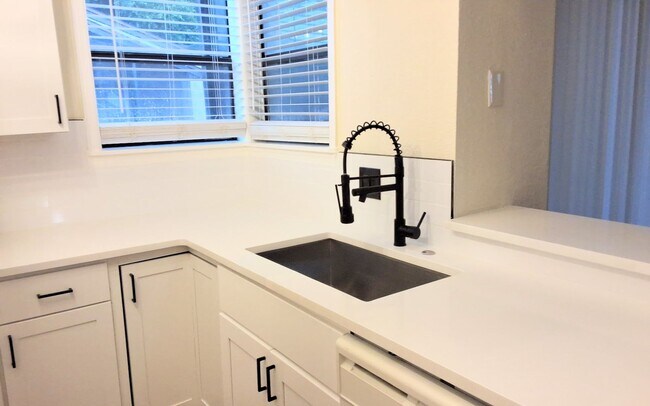 Building Photo - 1/1 Second Floor Remodeled Condo X Rent In...